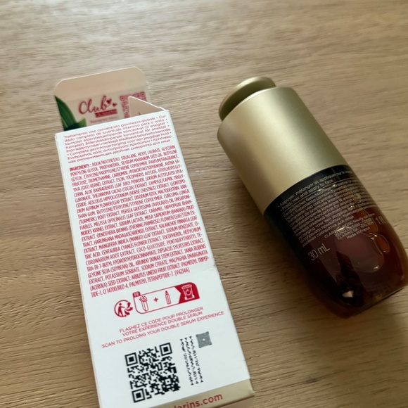 Clarins Double Serum Anti-Aging to Firm, Boost Radiance and Refine Pores 30ml - Picture 2 of 7